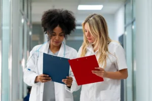 Dupla agenda médica - Image by Freepik.com